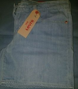 *NWT* LIGHT WASHED ■LEVI■JEAN/DENIM SHORTS SIZE 32